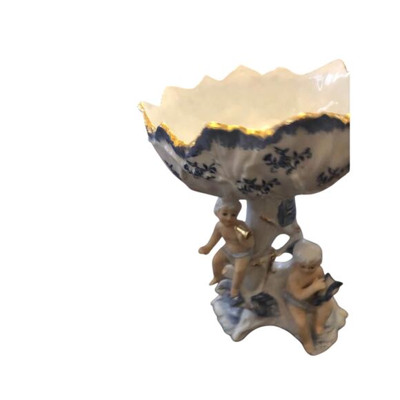 Porcelain Colonial Blue and White Cupids Candy Dish Figurine - Picture 10 of 10